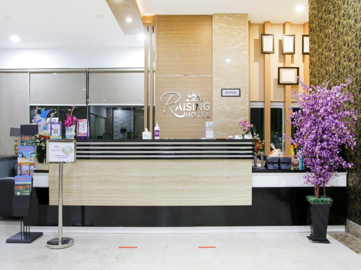 Vaccinated Staff - Capital O 454 Raising Hotel Makassar Eksteriør bilde